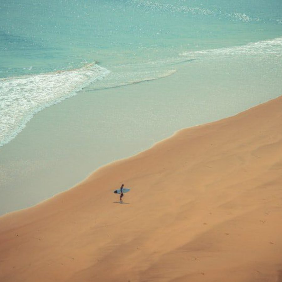 טיול גלישה לאנגולה - חופים בתוליים וגלים מושלמים
